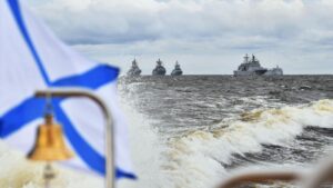Путин выразил надежду, что ВМФ будет эффективно прикрывать торговый флот