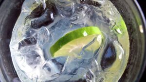 Россиян предостерегли от приготовления льда из некипяченой воды