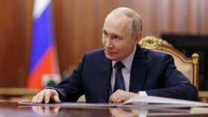 Опрос ФОМ показал, сколько россиян положительно оценивают работу Путина