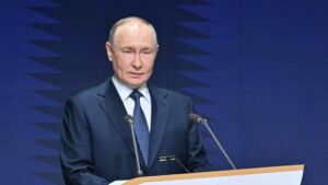 ВМФ играет важнейшую роль в решении задач СВО, заявил Путин
