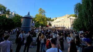 В Киеве продолжаются протесты против отставки министра обороны