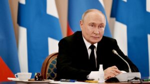 Бойцы на линии соприкосновения чувствуют себя единой семьей, заявил Путин